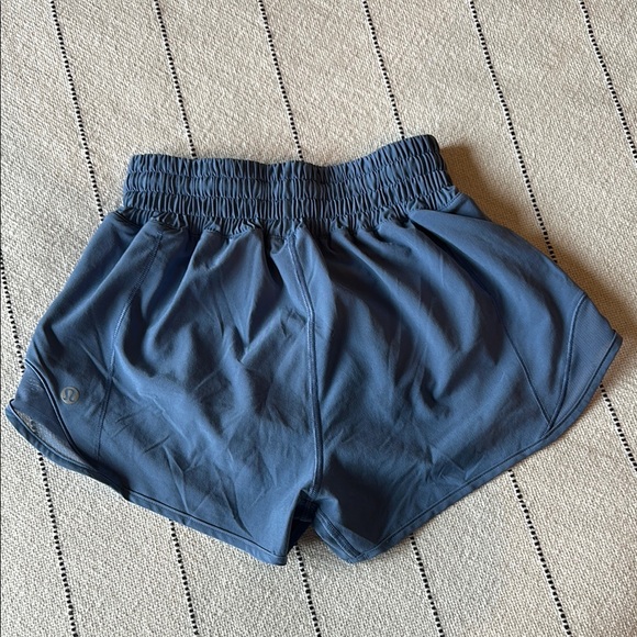 Lululemon Hotty Hot High-Rise Lined Short 2.5" in Oasis Blue - size 0 - Picture 2 of 5